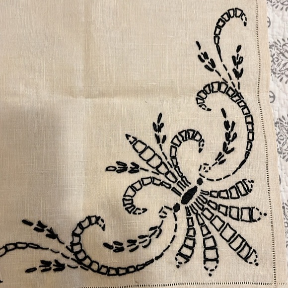 Vintage Square tablecloth hand embroidered. Circa 1930s. 33” on each side. - Picture 2 of 2